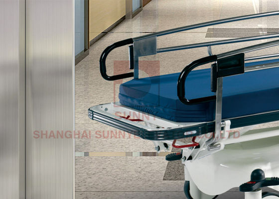 Ascenseur hospitalier à faible bruit 1600 kg de charge avec système de contrôle VVVF pour un transport sécuritaire des patients